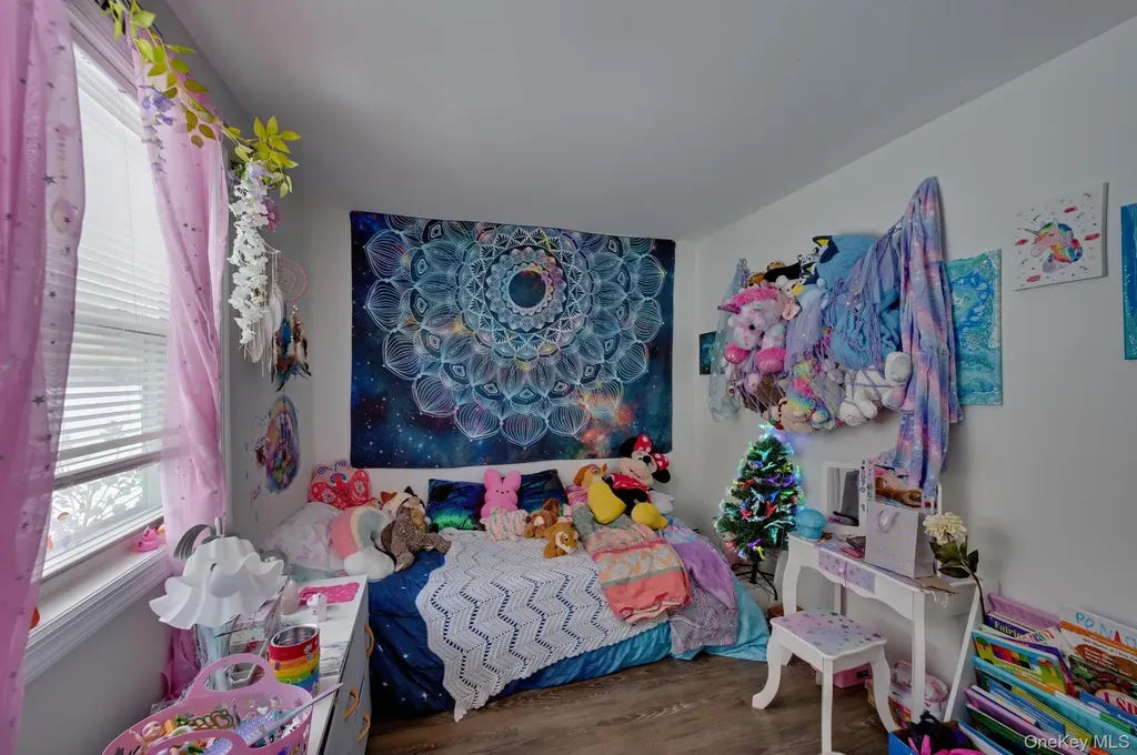 15 Snapper Court Lindenhurst NY 11757