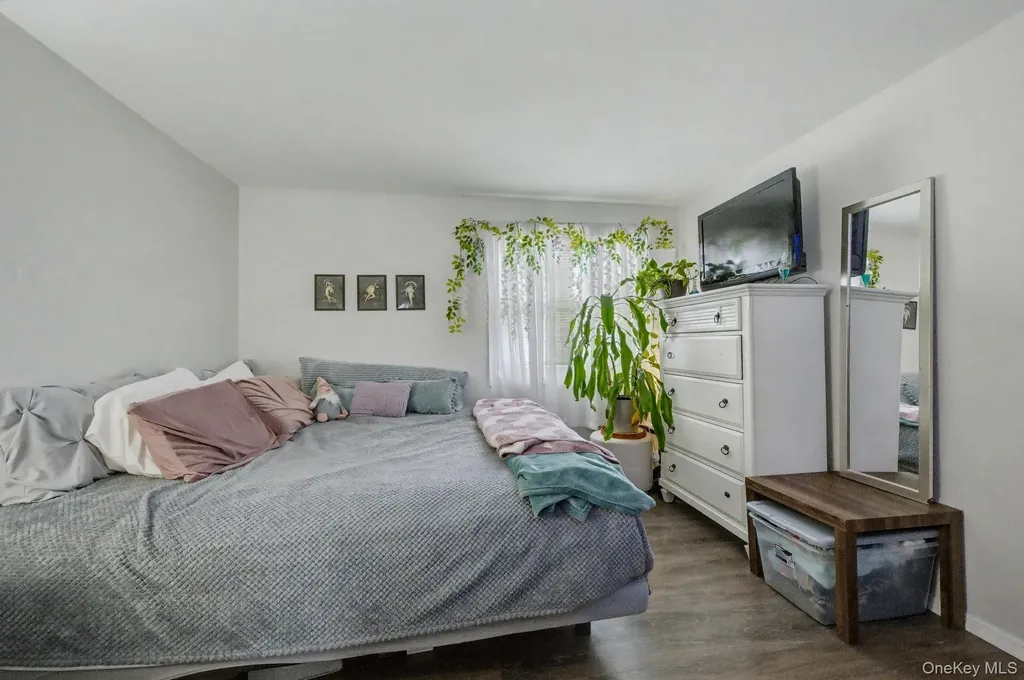 15 Snapper Court Lindenhurst NY 11757