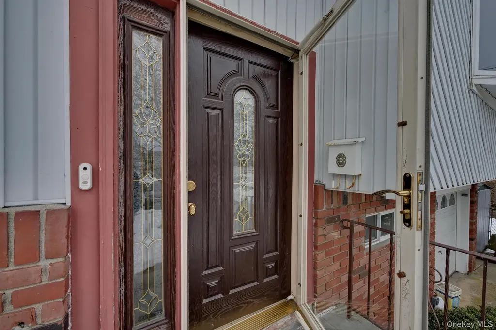 15 Snapper Court Lindenhurst NY 11757