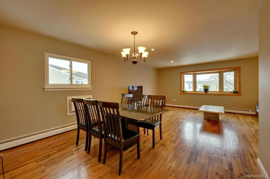 15 Snapper Court Lindenhurst NY 11757