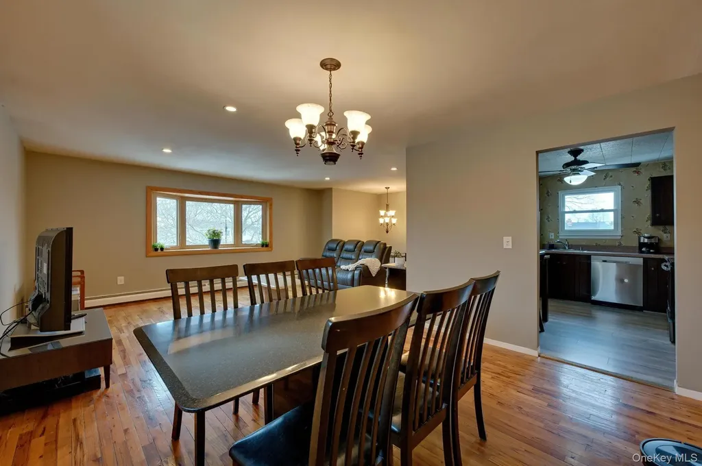 15 Snapper Court Lindenhurst NY 11757