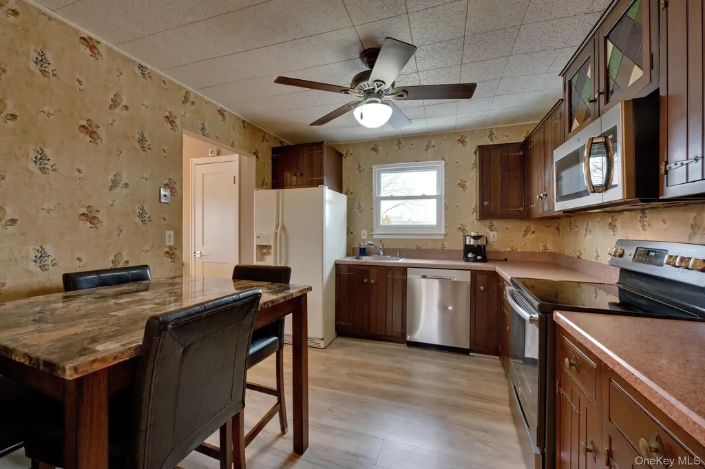 15 Snapper Court Lindenhurst NY 11757