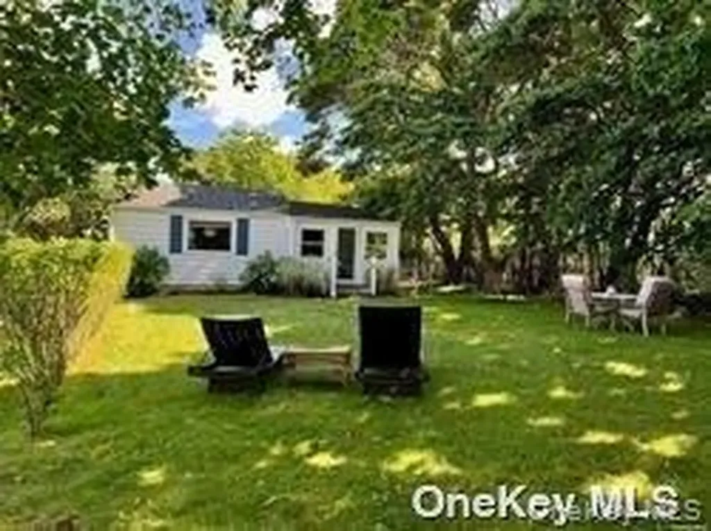 16A Bishop Avenue Westhampton NY 11977