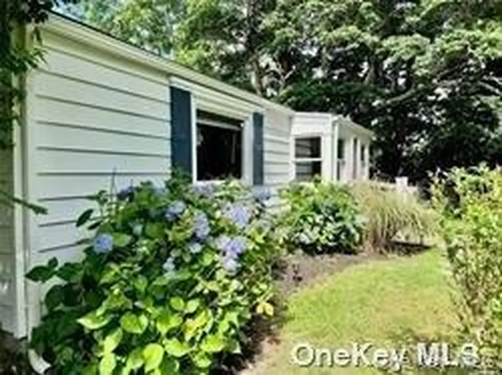 16A Bishop Avenue Westhampton NY 11977
