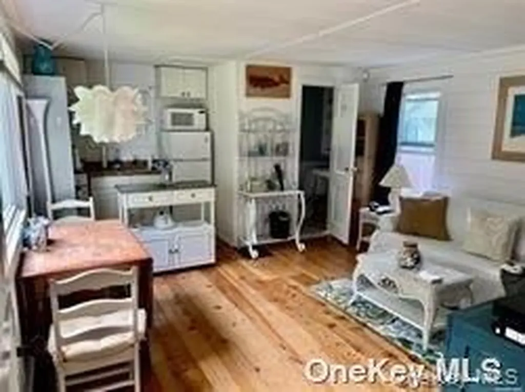 16A Bishop Avenue Westhampton NY 11977