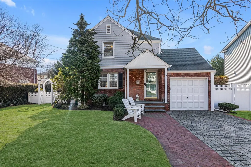 7 Rutgers Place Merrick NY 11566