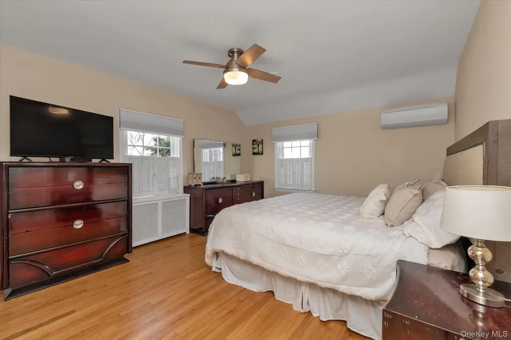 7 Rutgers Place Merrick NY 11566