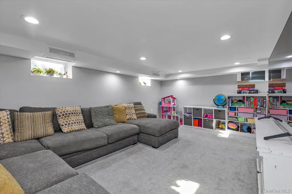 7 Rutgers Place Merrick NY 11566