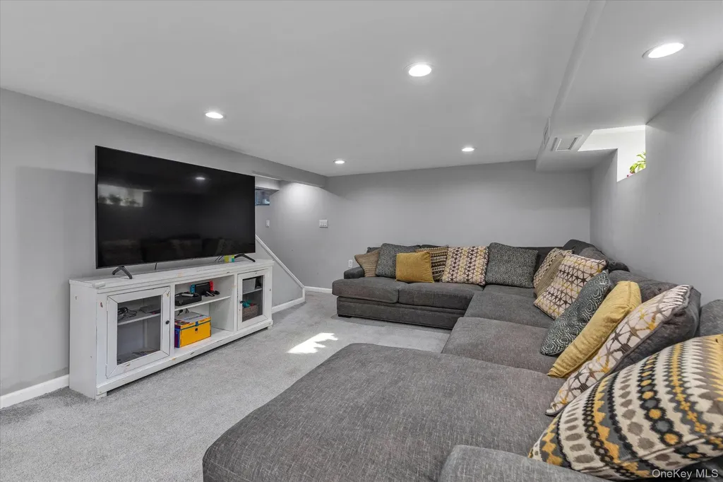 7 Rutgers Place Merrick NY 11566