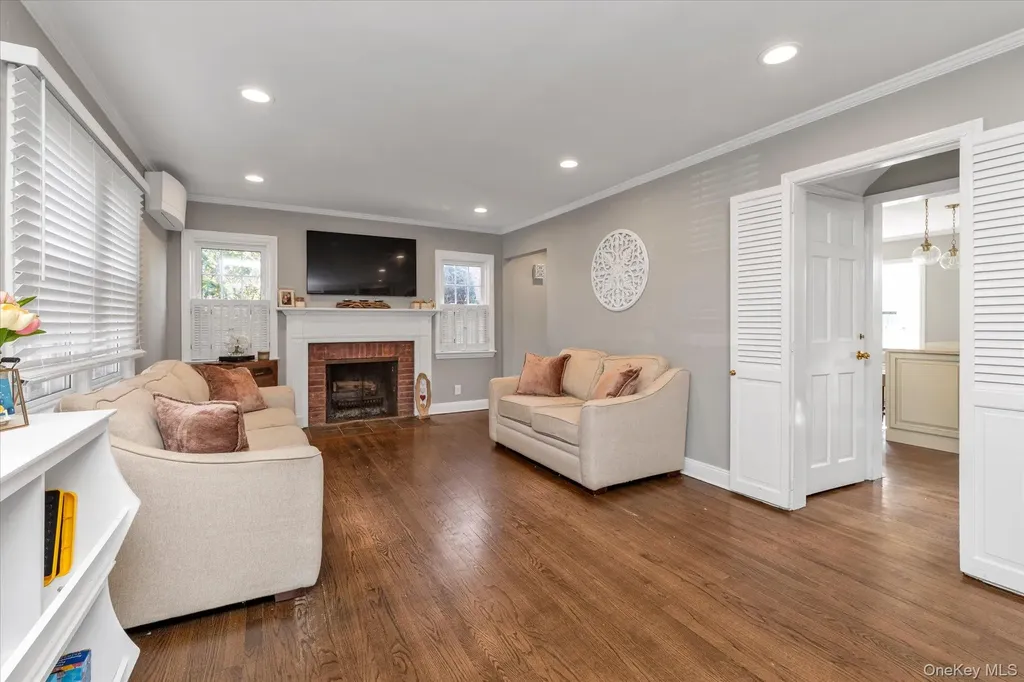 7 Rutgers Place Merrick NY 11566
