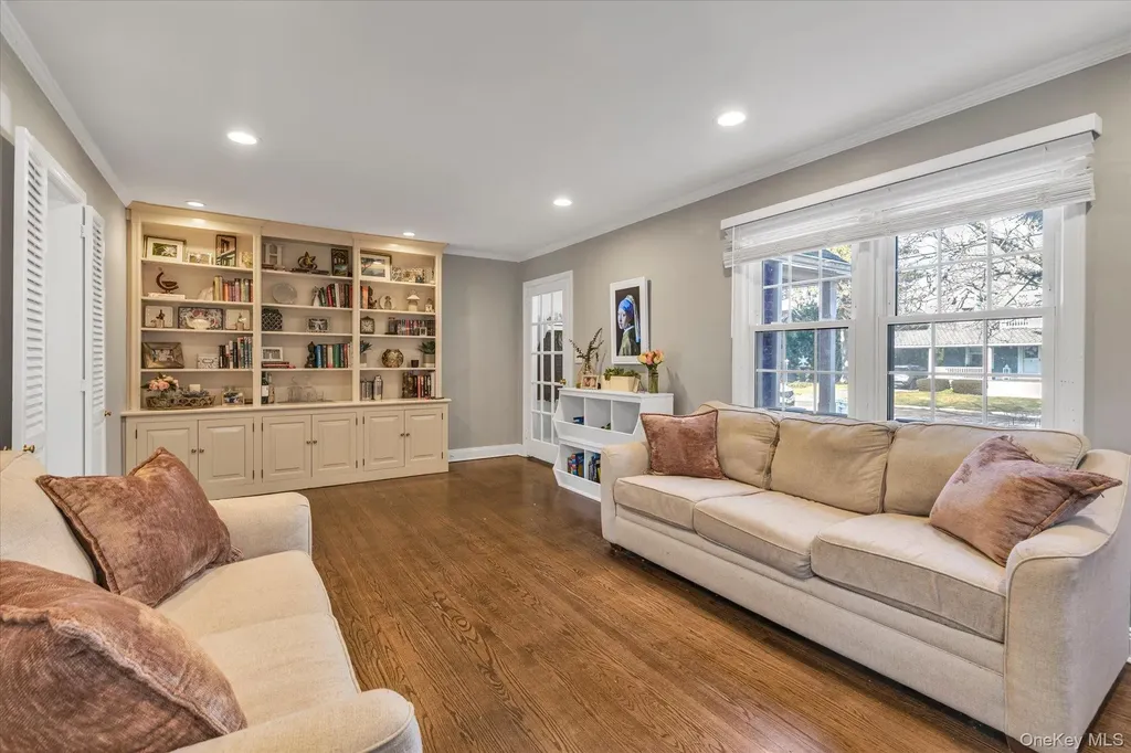 7 Rutgers Place Merrick NY 11566
