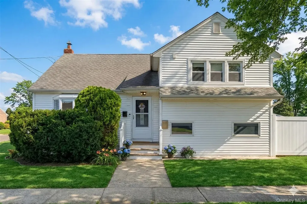 557 Woodbury Road Plainview NY 11803