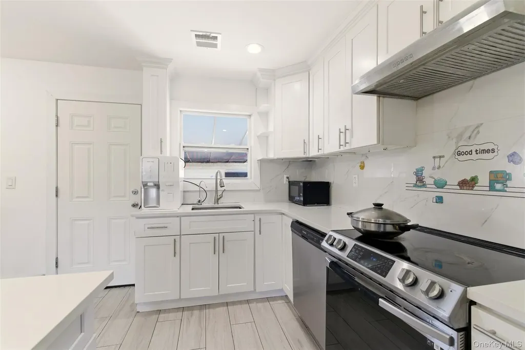 557 Woodbury Road Plainview NY 11803