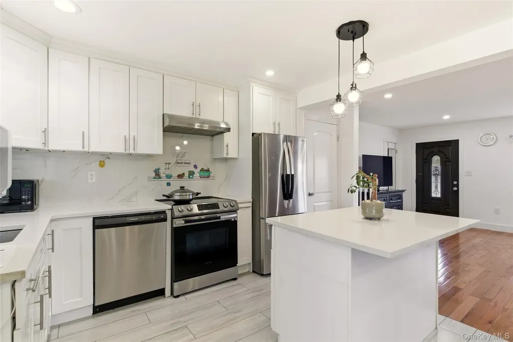 557 Woodbury Road Plainview NY 11803