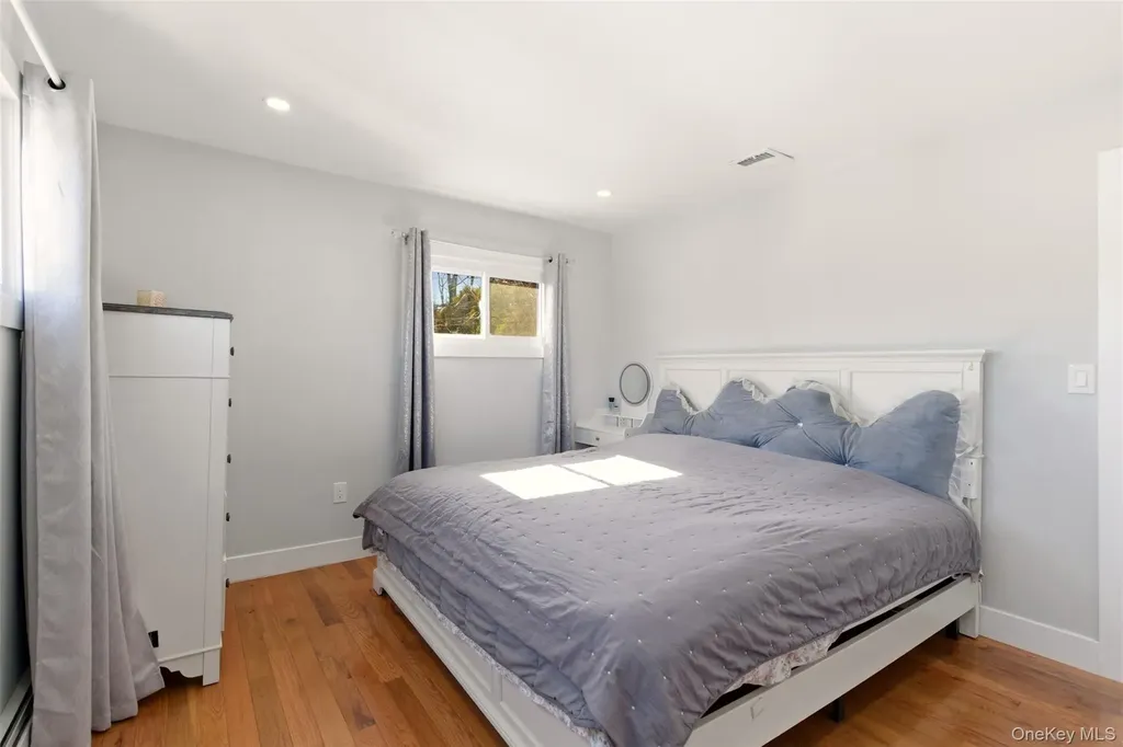 557 Woodbury Road Plainview NY 11803