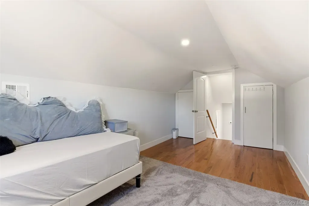 557 Woodbury Road Plainview NY 11803