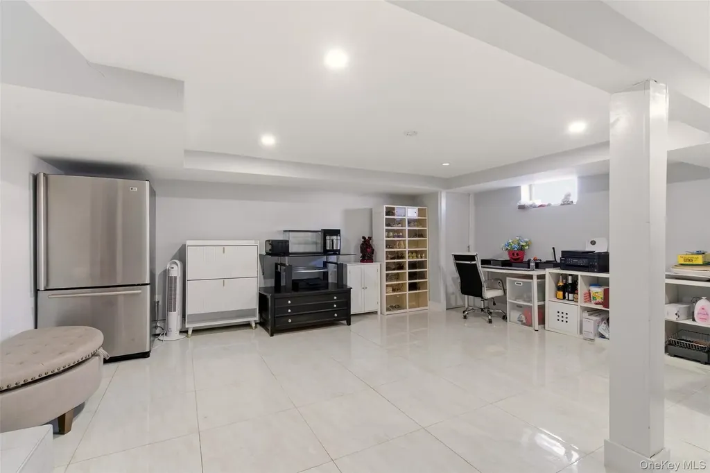 557 Woodbury Road Plainview NY 11803