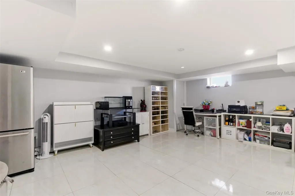 557 Woodbury Road Plainview NY 11803