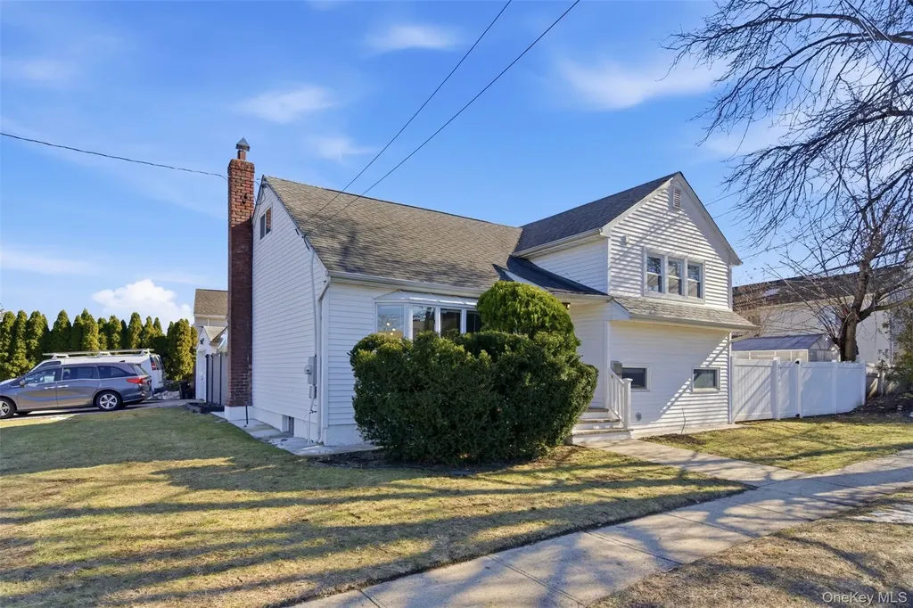 557 Woodbury Road Plainview NY 11803