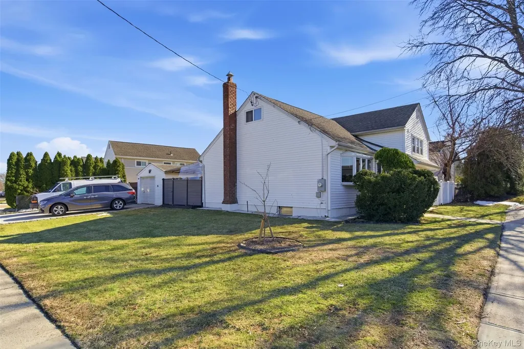 557 Woodbury Road Plainview NY 11803