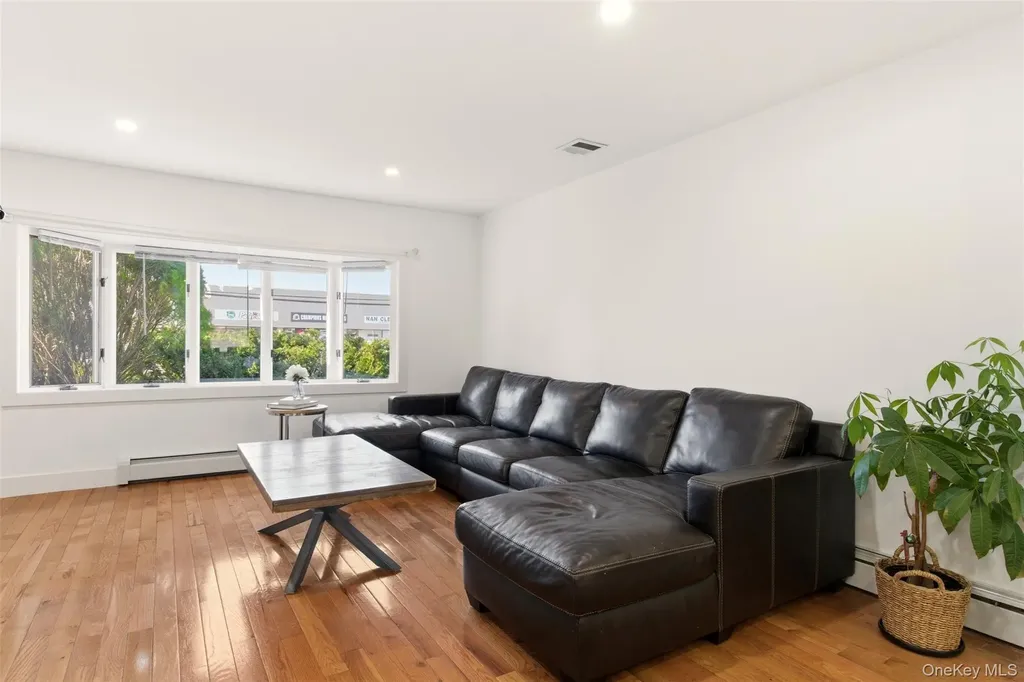 557 Woodbury Road Plainview NY 11803