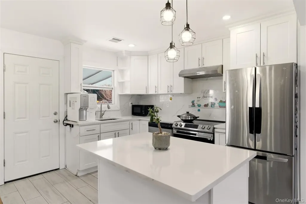 557 Woodbury Road Plainview NY 11803