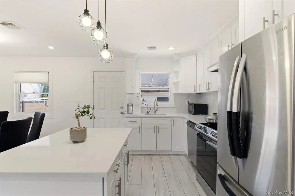 557 Woodbury Road Plainview NY 11803