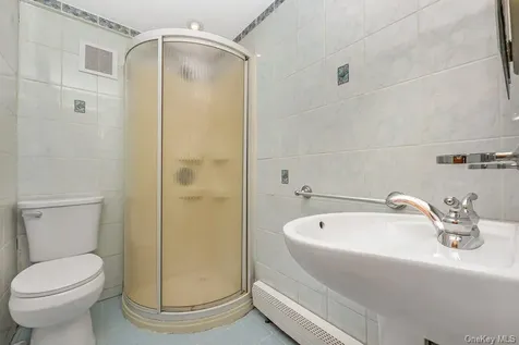 356 Oakleigh Avenue Baiting Hollow NY 11933