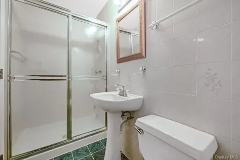 356 Oakleigh Avenue Baiting Hollow NY 11933