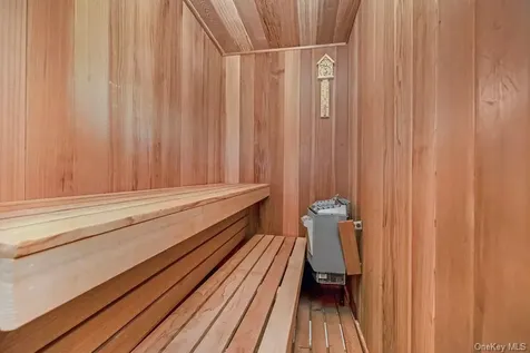 356 Oakleigh Avenue Baiting Hollow NY 11933