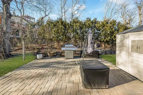 356 Oakleigh Avenue Baiting Hollow NY 11933