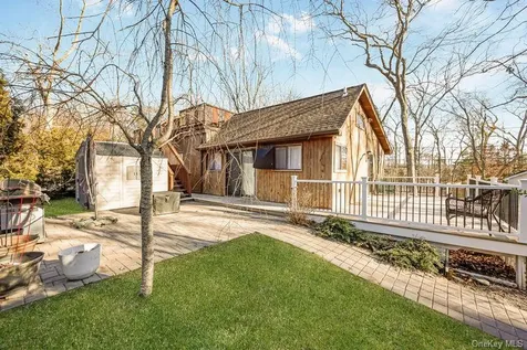 356 Oakleigh Avenue Baiting Hollow NY 11933