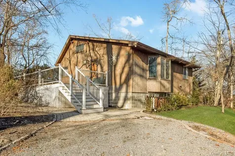 356 Oakleigh Avenue Baiting Hollow NY 11933