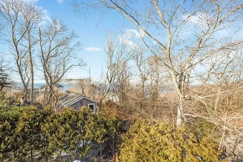 356 Oakleigh Avenue Baiting Hollow NY 11933