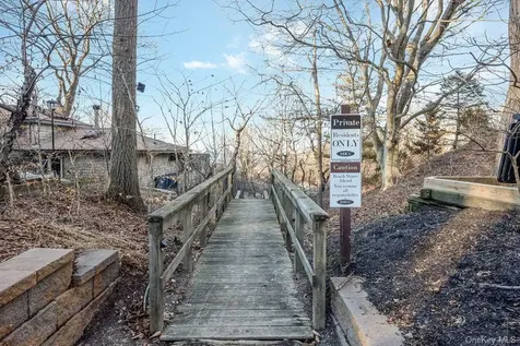 356 Oakleigh Avenue Baiting Hollow NY 11933