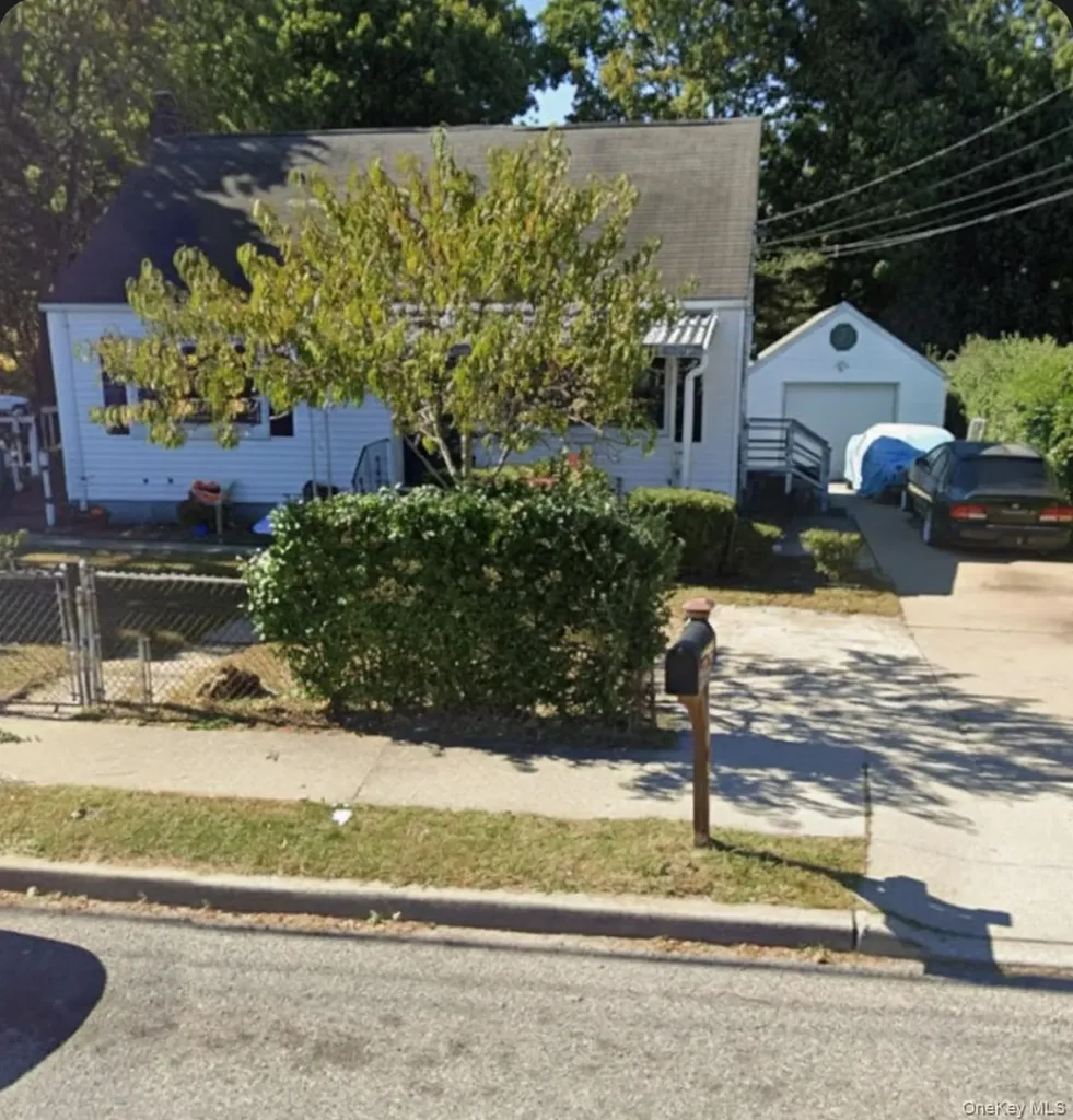 49 Peters Boulevard Central Islip NY 11722