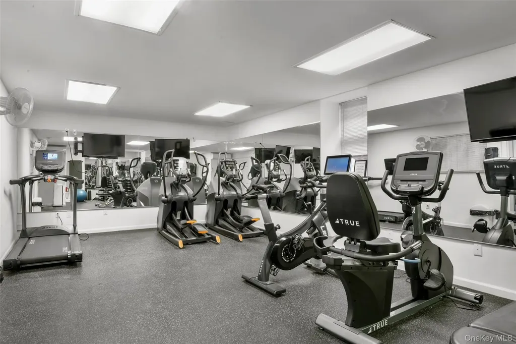 910 Stuart Avenue Mamaroneck NY 10543