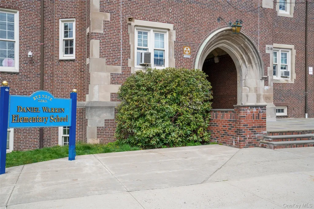 910 Stuart Avenue Mamaroneck NY 10543
