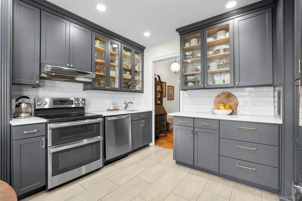 910 Stuart Avenue Mamaroneck NY 10543