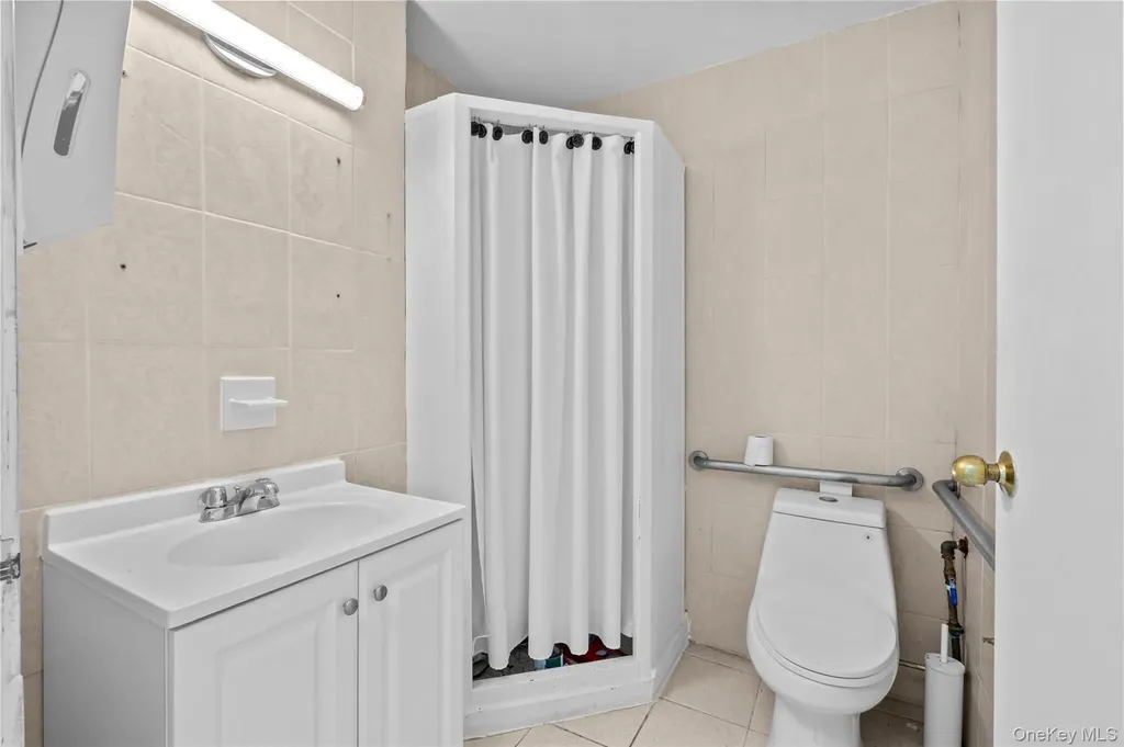 15611 Aguilar Avenue Flushing NY 11367