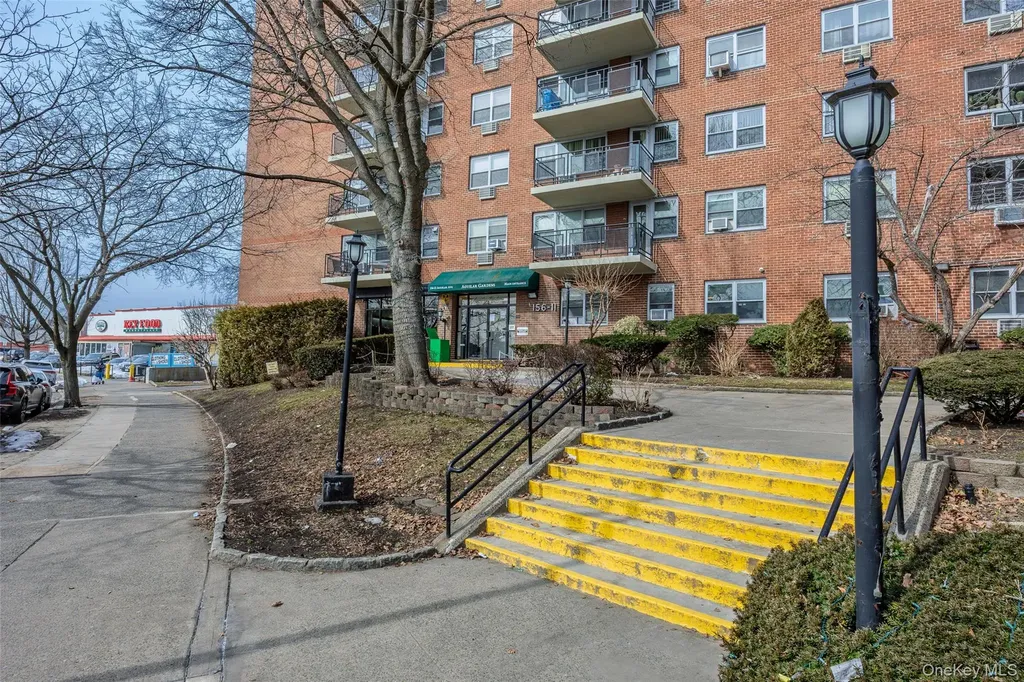 15611 Aguilar Avenue Flushing NY 11367