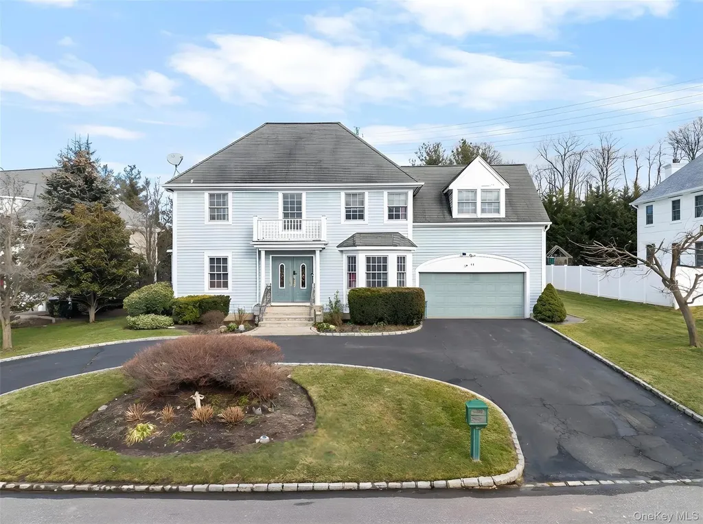 14 Mackay Way Roslyn NY 11576