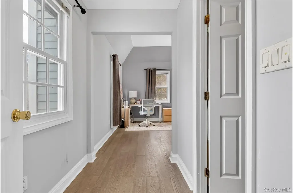 14 Mackay Way Roslyn NY 11576