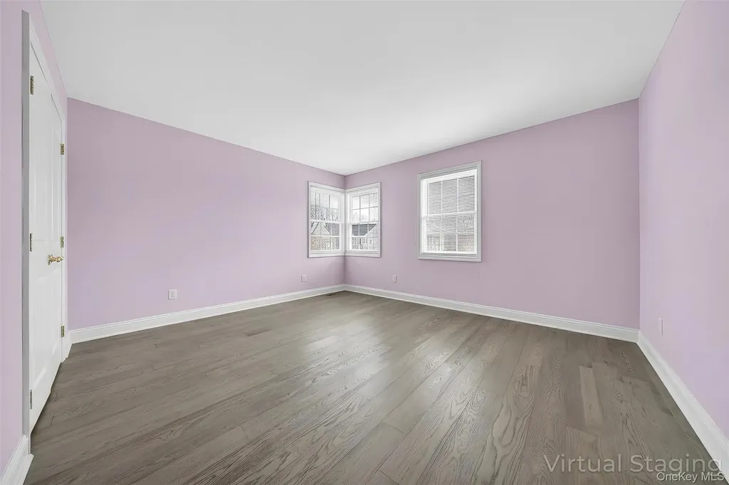 14 Mackay Way Roslyn NY 11576