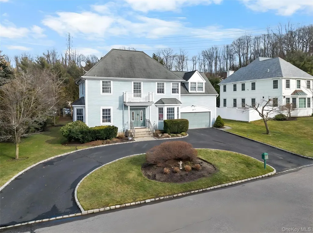 14 Mackay Way Roslyn NY 11576