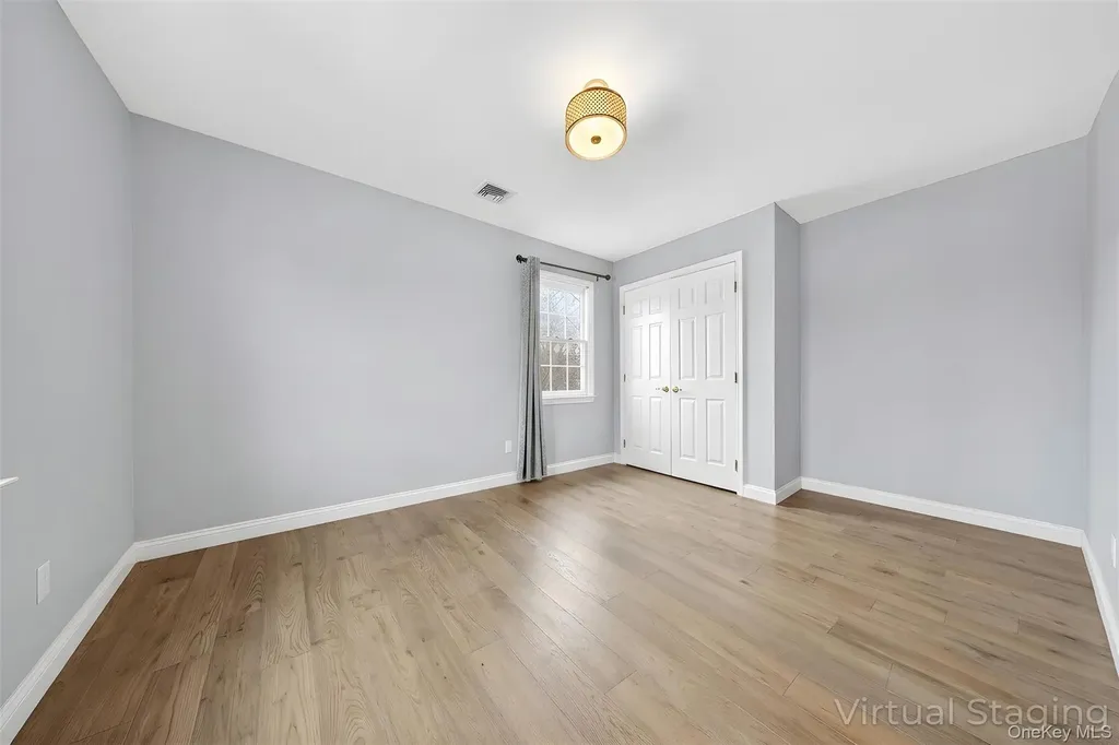14 Mackay Way Roslyn NY 11576