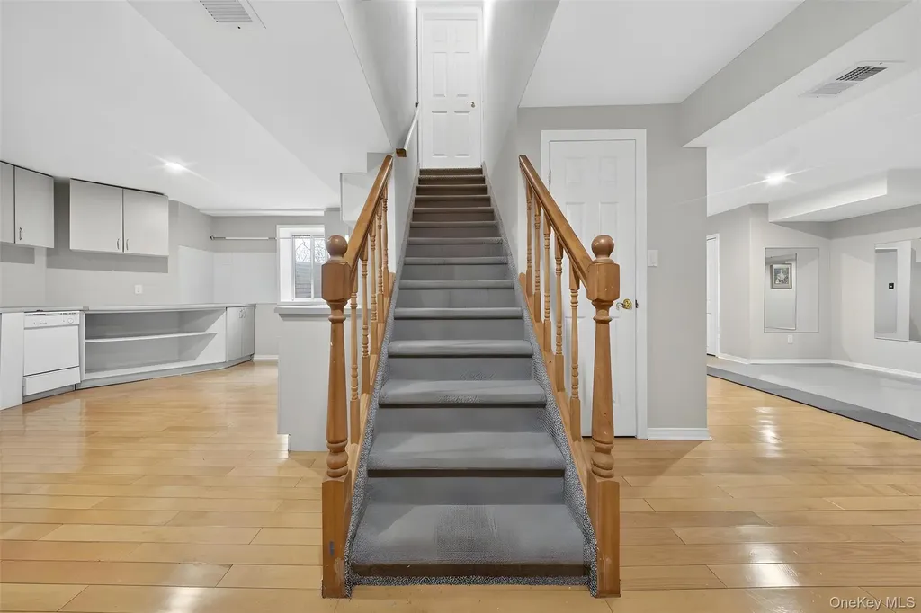14 Mackay Way Roslyn NY 11576