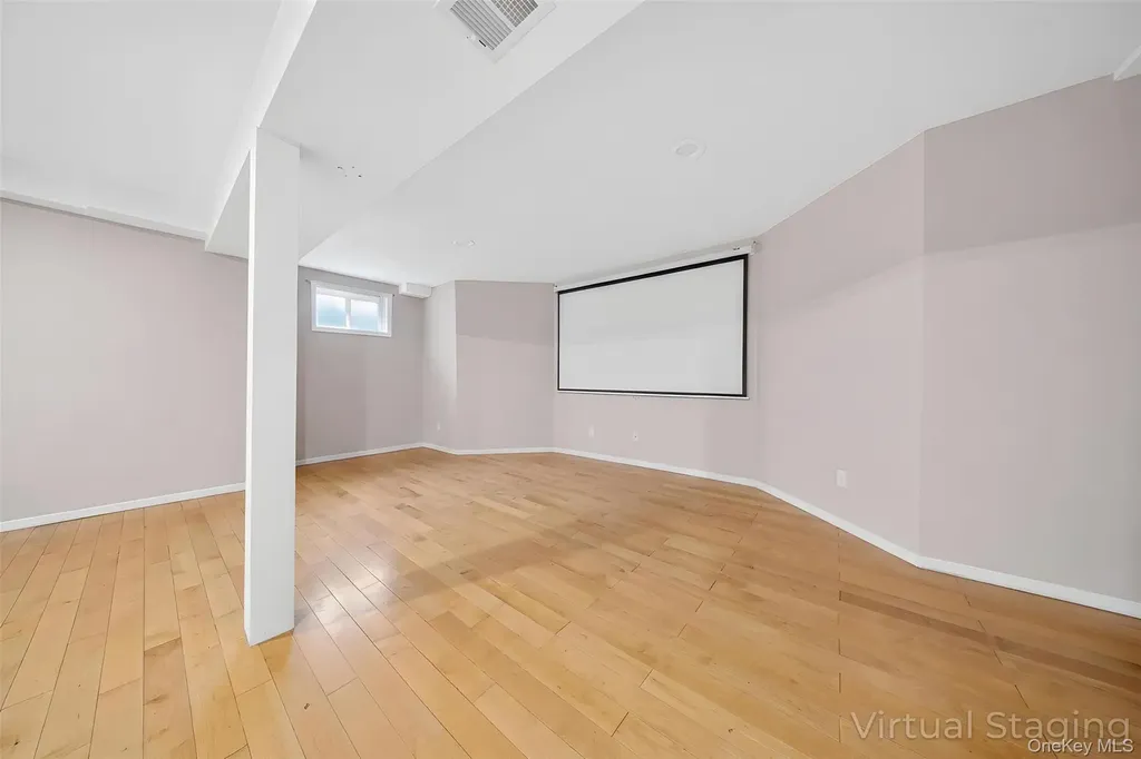 14 Mackay Way Roslyn NY 11576