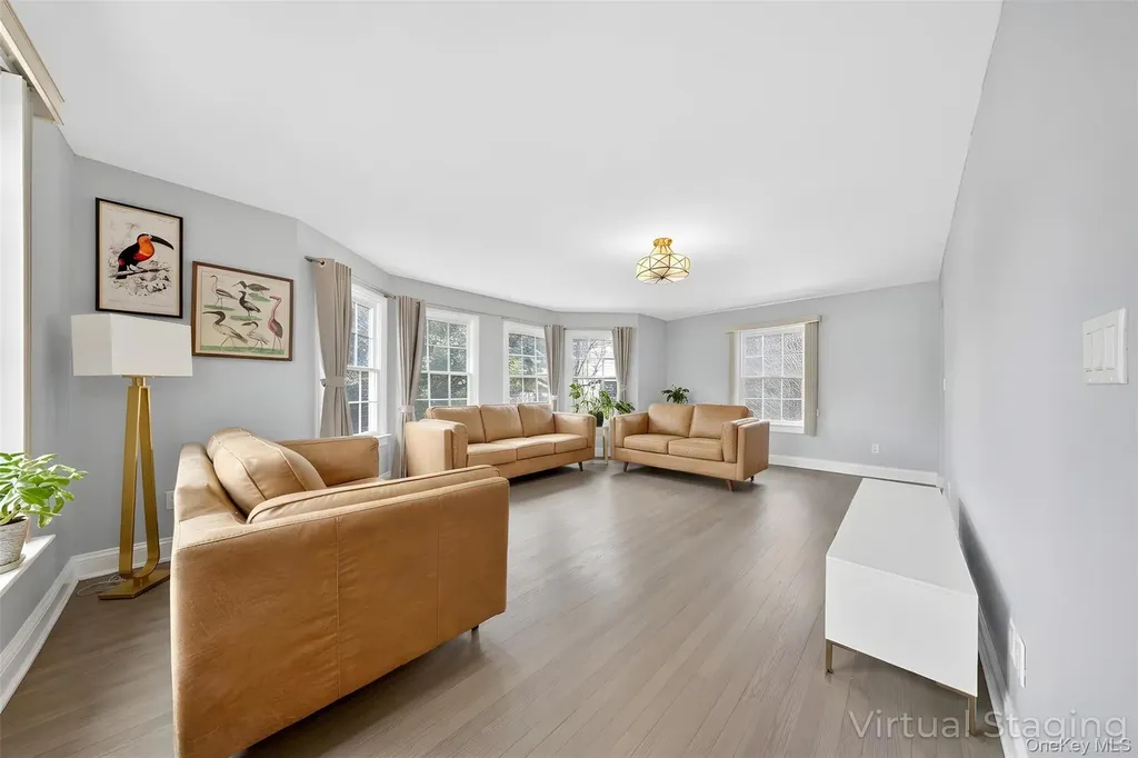 14 Mackay Way Roslyn NY 11576