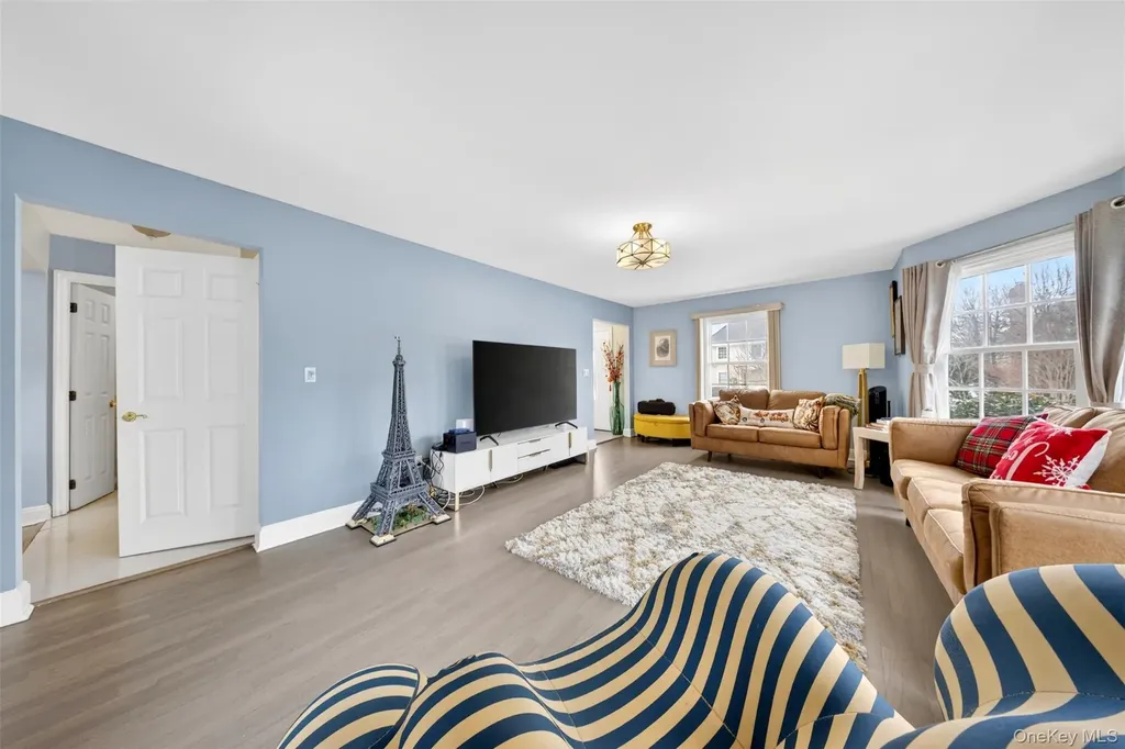 14 Mackay Way Roslyn NY 11576